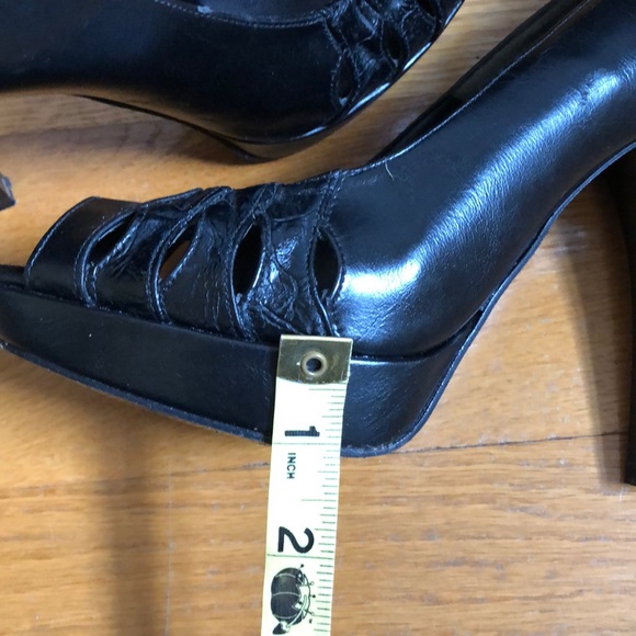 🎉HP🎉Like-New Black leather Open Toe platform 5” shoes - Picture 8 of 8